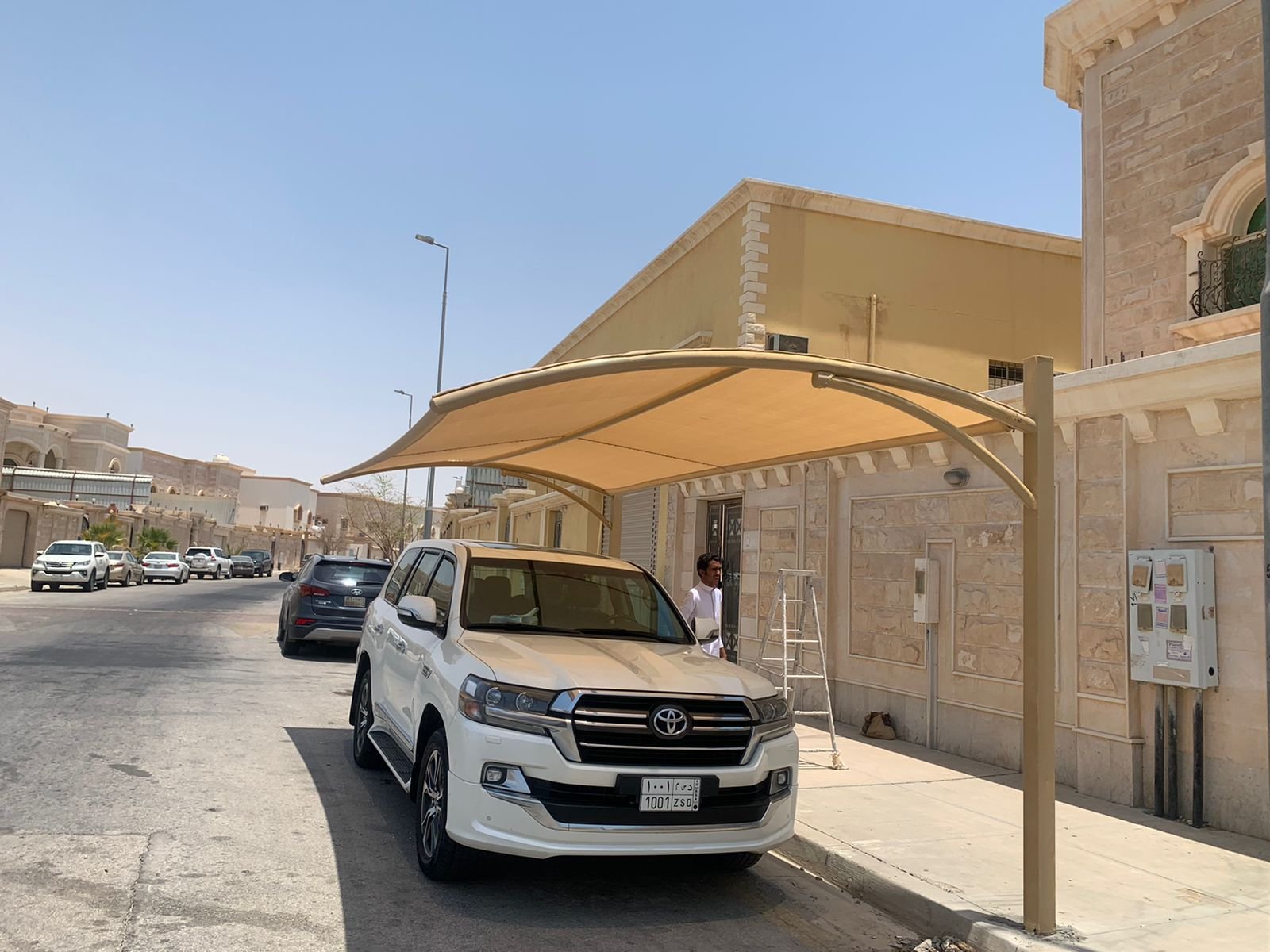 مظلات سيارات